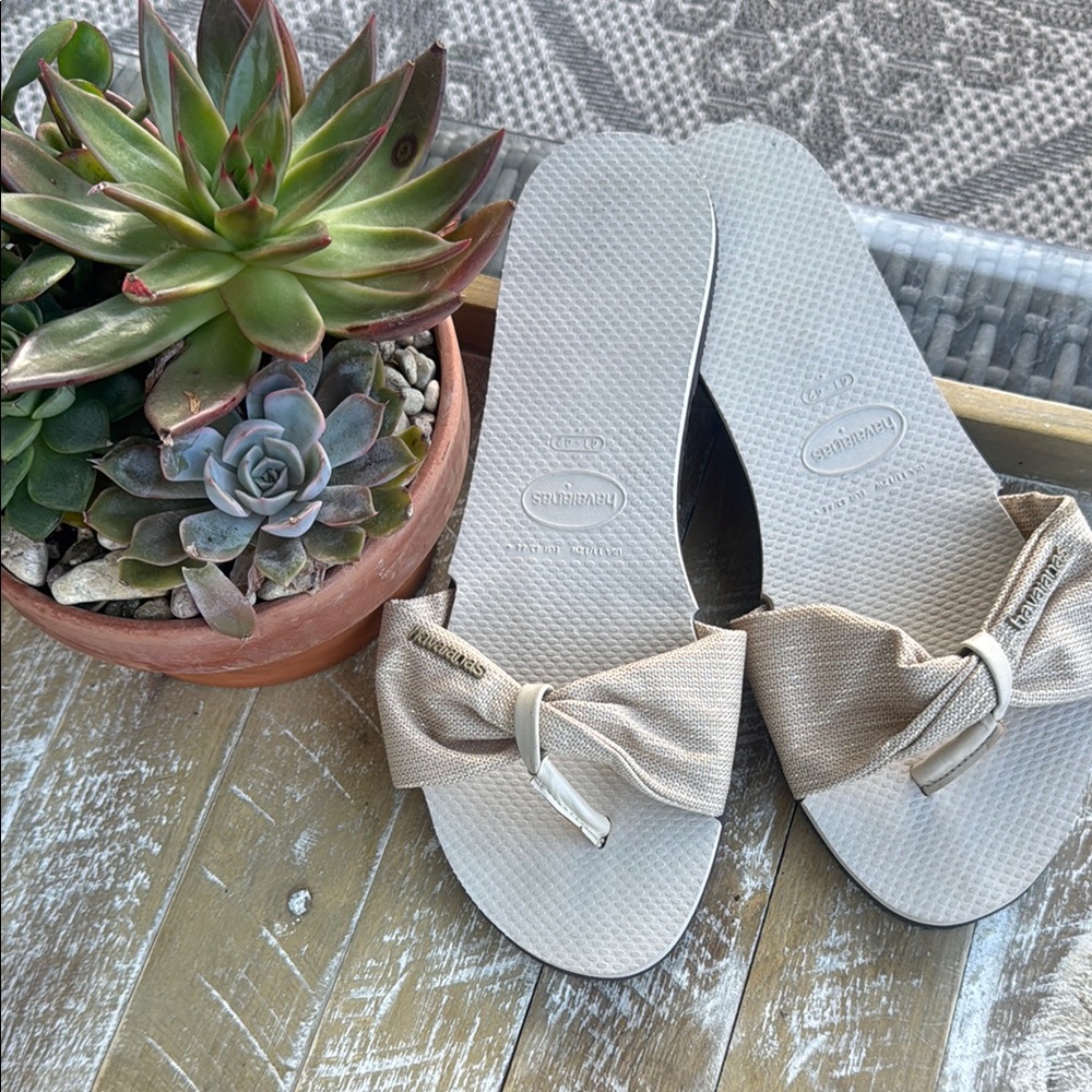 Havaianas Women's Cream Sandals with Bow